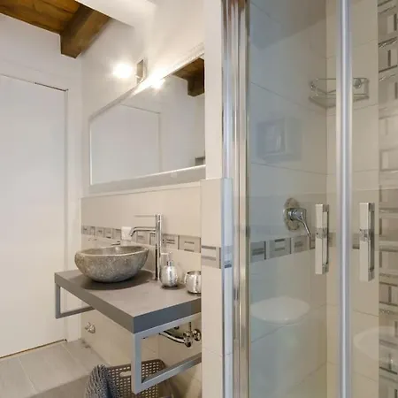 Apartment Antica Corte Con Balcone Como