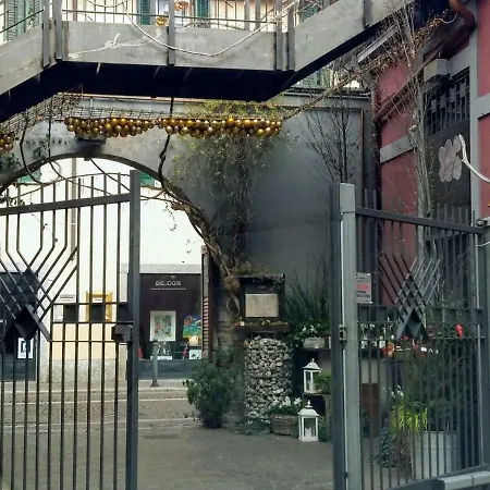 Antica Corte Con Balcone * Como