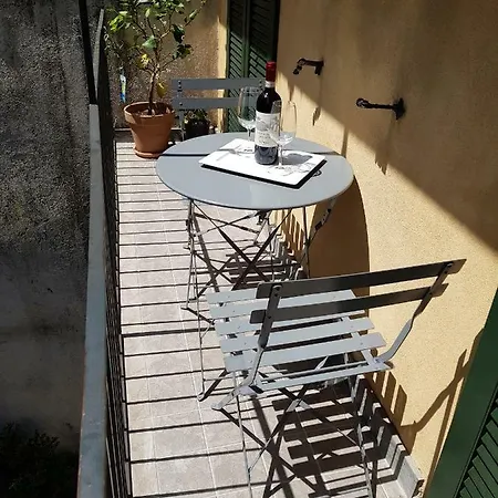 Antica Corte Con Balcone Como